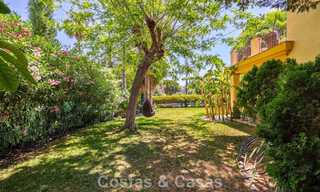 Halfvrijstaande villa met veel potentieel te koop, eerstelijns golf in Nueva Andalucia, Marbella 802919 
