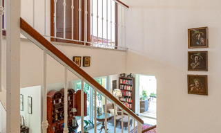 Halfvrijstaande villa met veel potentieel te koop, eerstelijns golf in Nueva Andalucia, Marbella 802920 