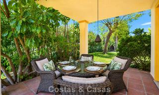 Halfvrijstaande villa met veel potentieel te koop, eerstelijns golf in Nueva Andalucia, Marbella 802942 