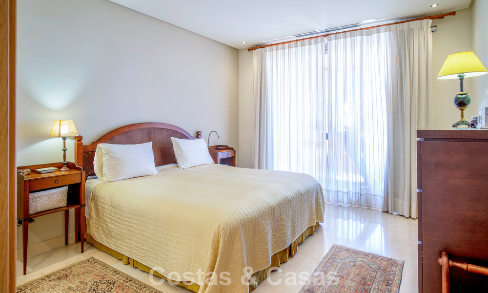 Ruim, luxe appartement te koop met zeezicht in een luxueus complex op de Golden Mile van Marbella 802960