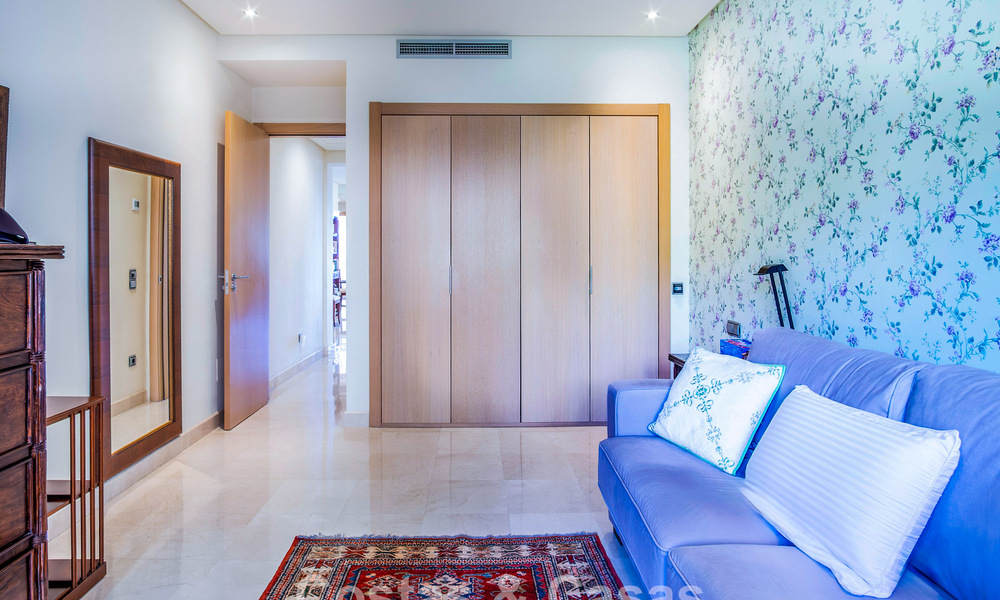 Ruim, luxe appartement te koop met zeezicht in een luxueus complex op de Golden Mile van Marbella 802965