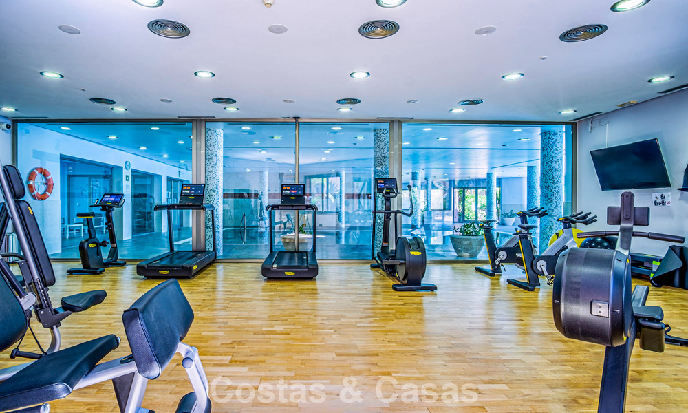 Ruim, luxe appartement te koop met zeezicht in een luxueus complex op de Golden Mile van Marbella 802972