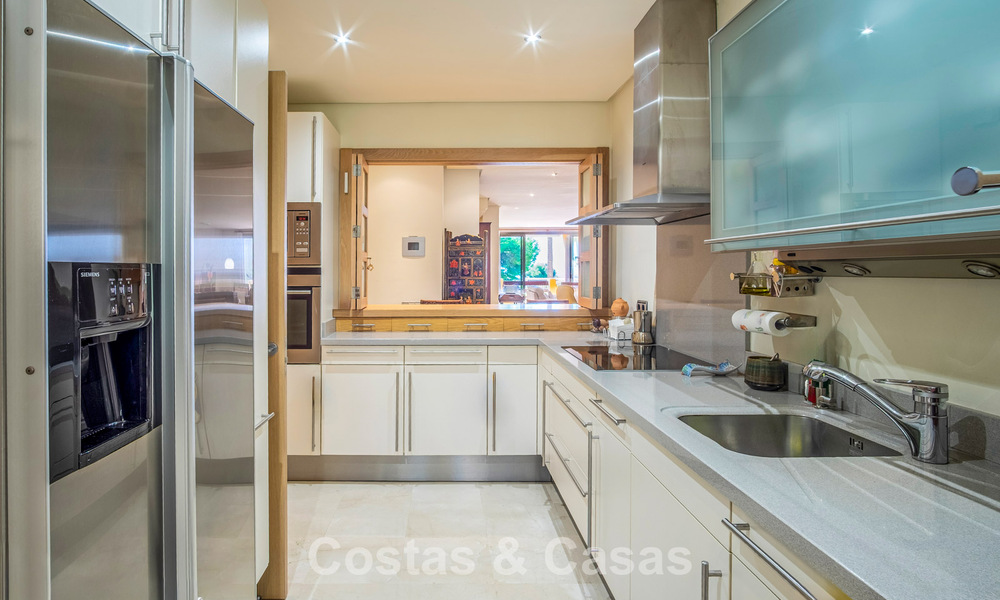 Ruim, luxe appartement te koop met zeezicht in een luxueus complex op de Golden Mile van Marbella 802981