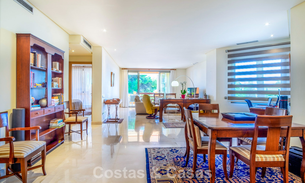 Ruim, luxe appartement te koop met zeezicht in een luxueus complex op de Golden Mile van Marbella 802984