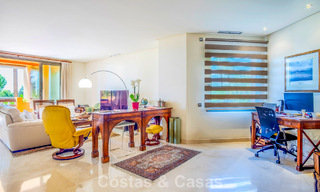 Ruim, luxe appartement te koop met zeezicht in een luxueus complex op de Golden Mile van Marbella 802985 