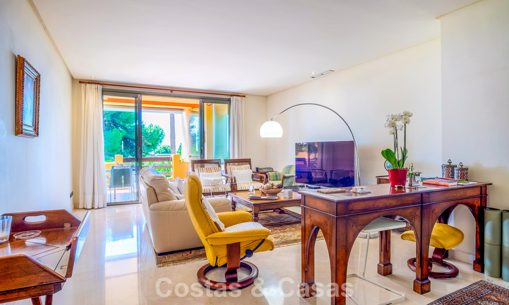 Ruim, luxe appartement te koop met zeezicht in een luxueus complex op de Golden Mile van Marbella 802986