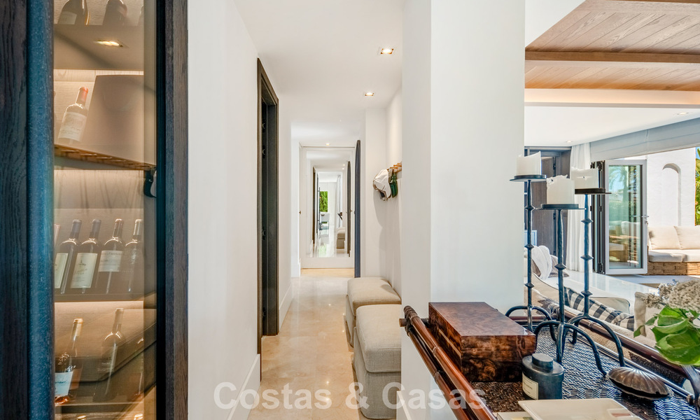 Exclusief gerenoveerd luxe appartement te koop in Puente Romano, Marbella 803010