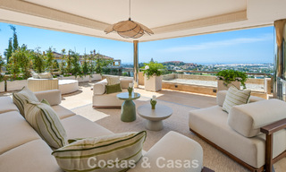 Exclusief, modern duplex penthouse met panoramisch zeezicht te koop in Nueva Andalucia, Marbella 803040 