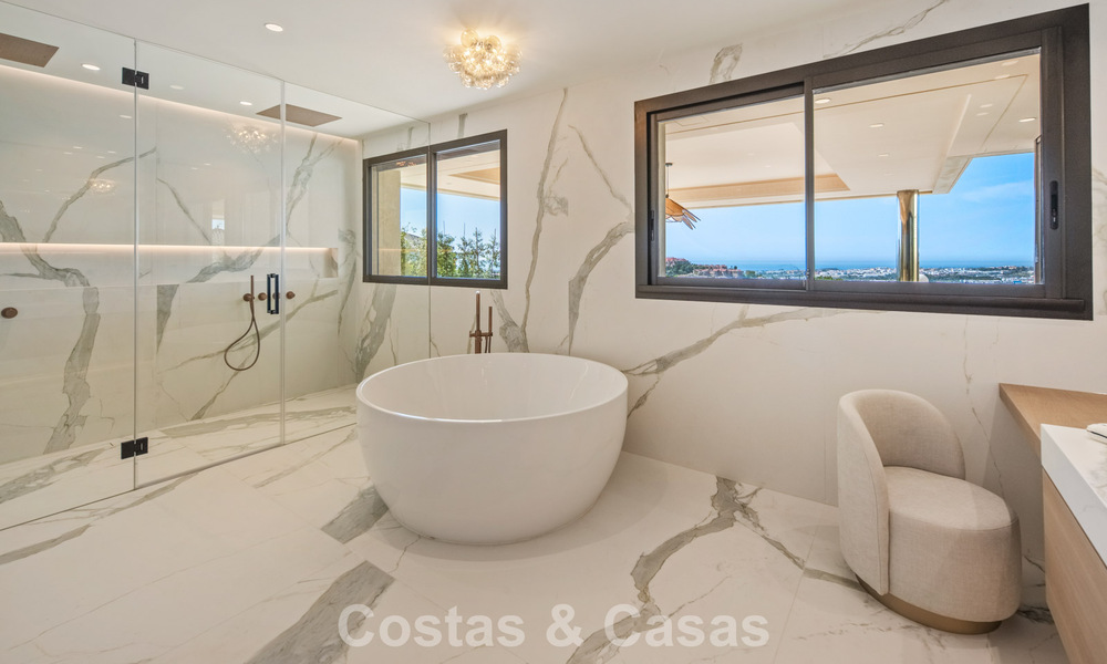 Exclusief, modern duplex penthouse met panoramisch zeezicht te koop in Nueva Andalucia, Marbella 803045