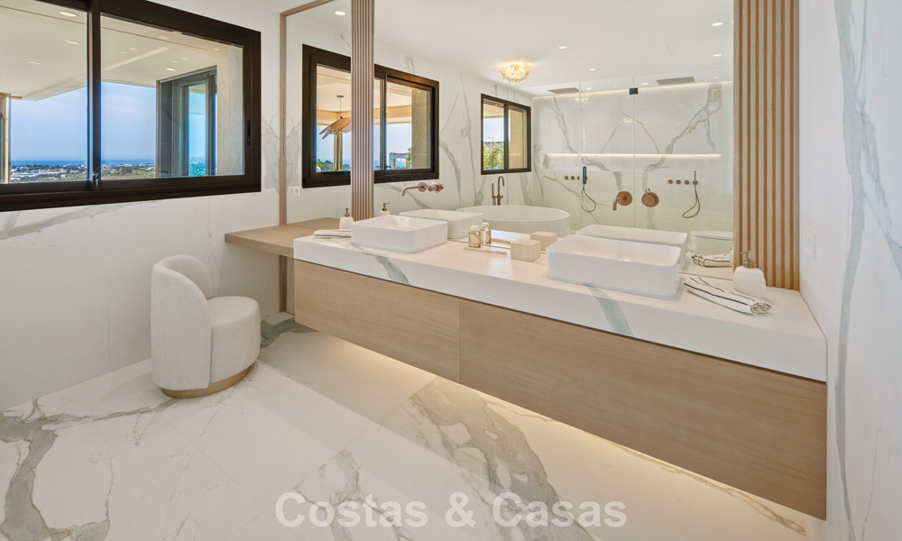 Exclusief, modern duplex penthouse met panoramisch zeezicht te koop in Nueva Andalucia, Marbella 803047