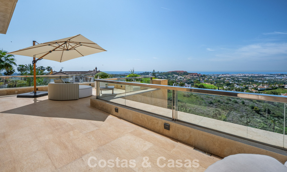 Exclusief, modern duplex penthouse met panoramisch zeezicht te koop in Nueva Andalucia, Marbella 803061