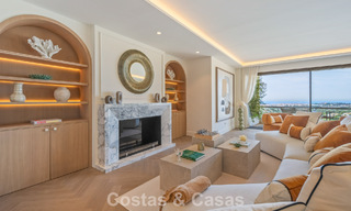 Exclusief, modern duplex penthouse met panoramisch zeezicht te koop in Nueva Andalucia, Marbella 803063 