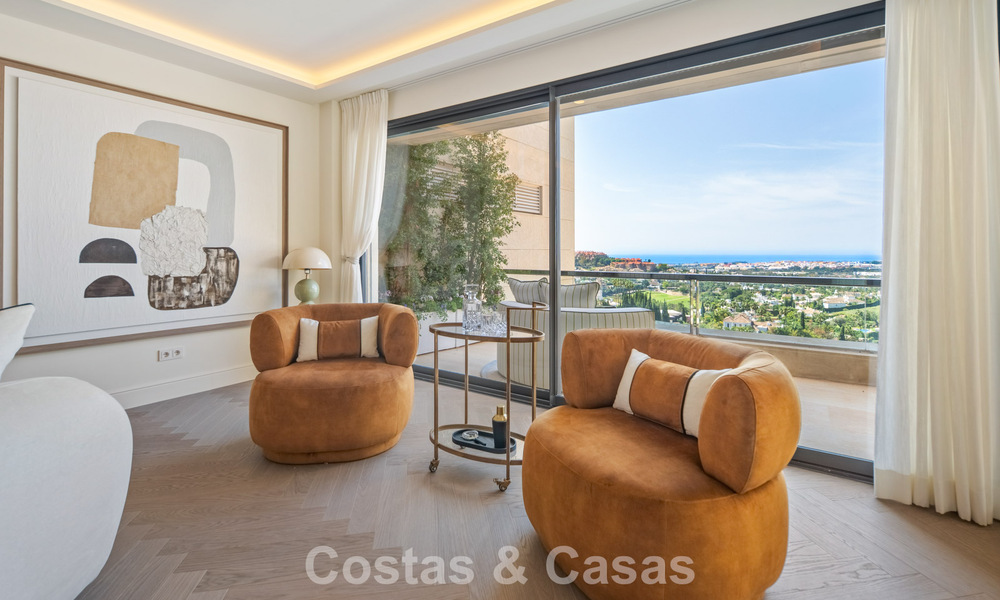 Exclusief, modern duplex penthouse met panoramisch zeezicht te koop in Nueva Andalucia, Marbella 803065