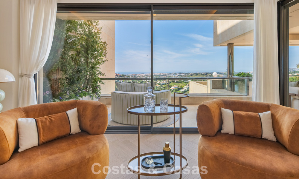 Exclusief, modern duplex penthouse met panoramisch zeezicht te koop in Nueva Andalucia, Marbella 803068