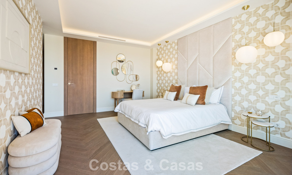 Exclusief, modern duplex penthouse met panoramisch zeezicht te koop in Nueva Andalucia, Marbella 803100
