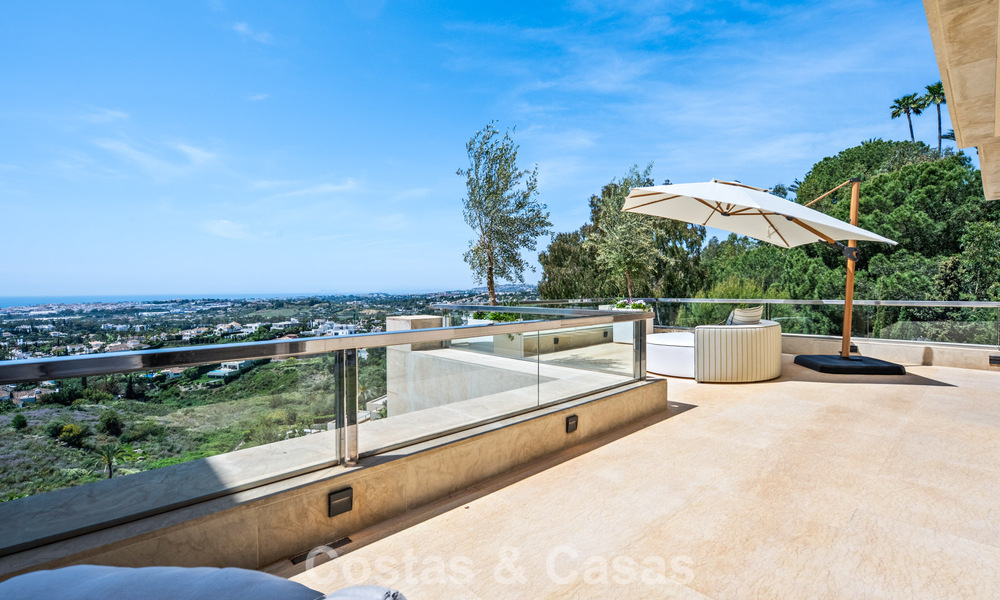 Exclusief, modern duplex penthouse met panoramisch zeezicht te koop in Nueva Andalucia, Marbella 803101