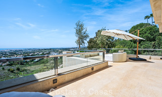 Exclusief, modern duplex penthouse met panoramisch zeezicht te koop in Nueva Andalucia, Marbella 803101 