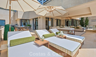 Exclusief, modern duplex penthouse met panoramisch zeezicht te koop in Nueva Andalucia, Marbella 803116 