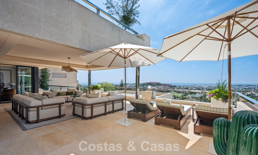 Exclusief, modern duplex penthouse met panoramisch zeezicht te koop in Nueva Andalucia, Marbella 803119