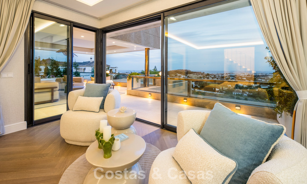 Exclusief, modern duplex penthouse met panoramisch zeezicht te koop in Nueva Andalucia, Marbella 803128