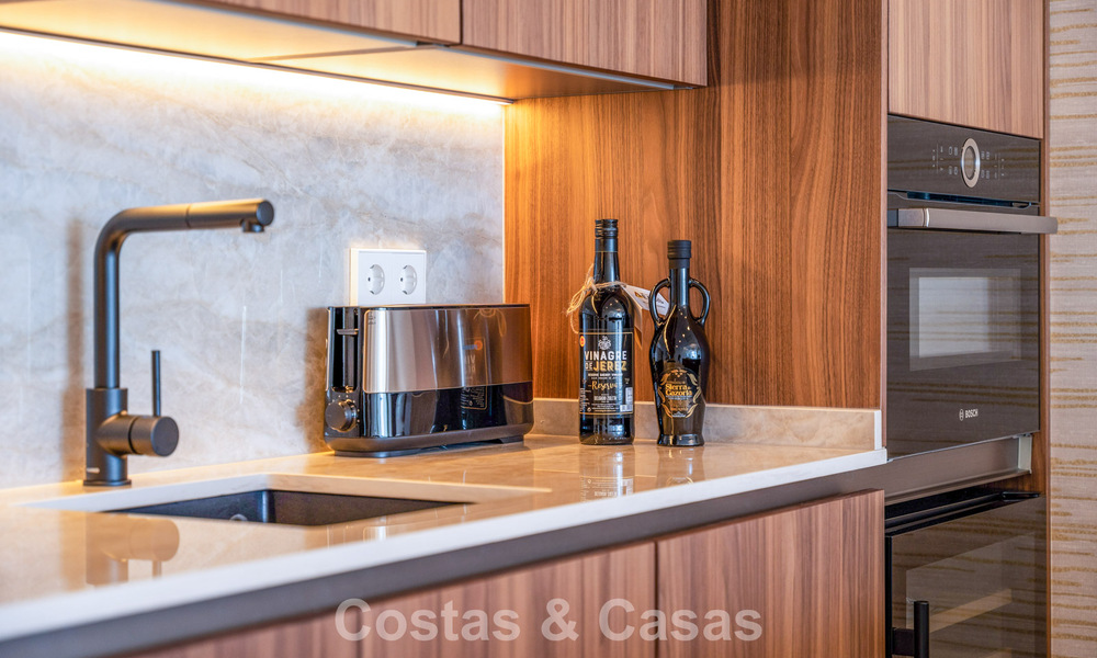 Luxe appartement te koop met direct zicht op de jachthaven, eerstelijns in Puerto Banus, Marbella 803171