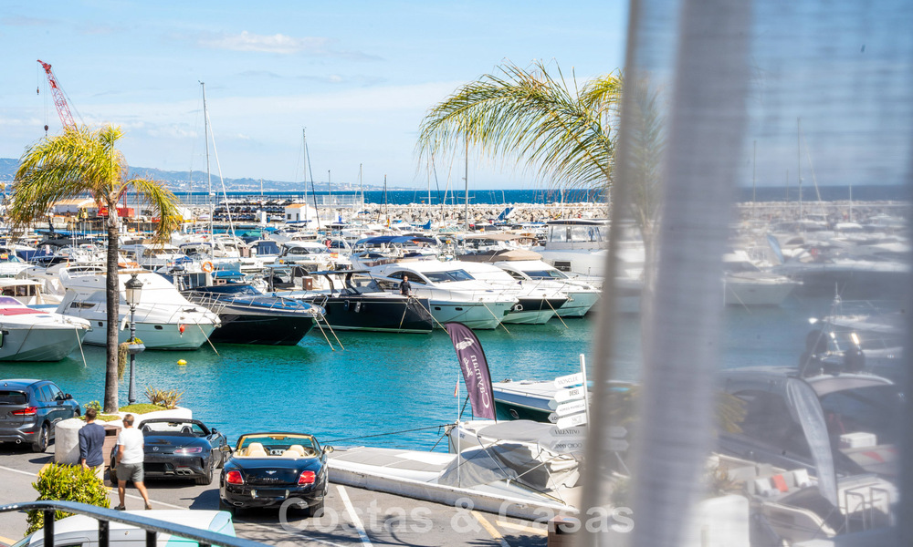 Luxe appartement te koop met direct zicht op de jachthaven, eerstelijns in Puerto Banus, Marbella 803179
