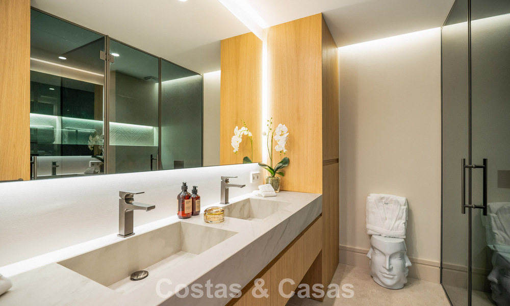 Luxe appartement te koop met direct zicht op de jachthaven, eerstelijns in Puerto Banus, Marbella 803183