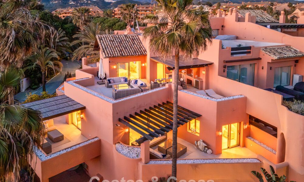 Eersteklas duplex penthouse te koop in een strandcomplex in Los Monteros, ten oosten van Marbella centrum 803197