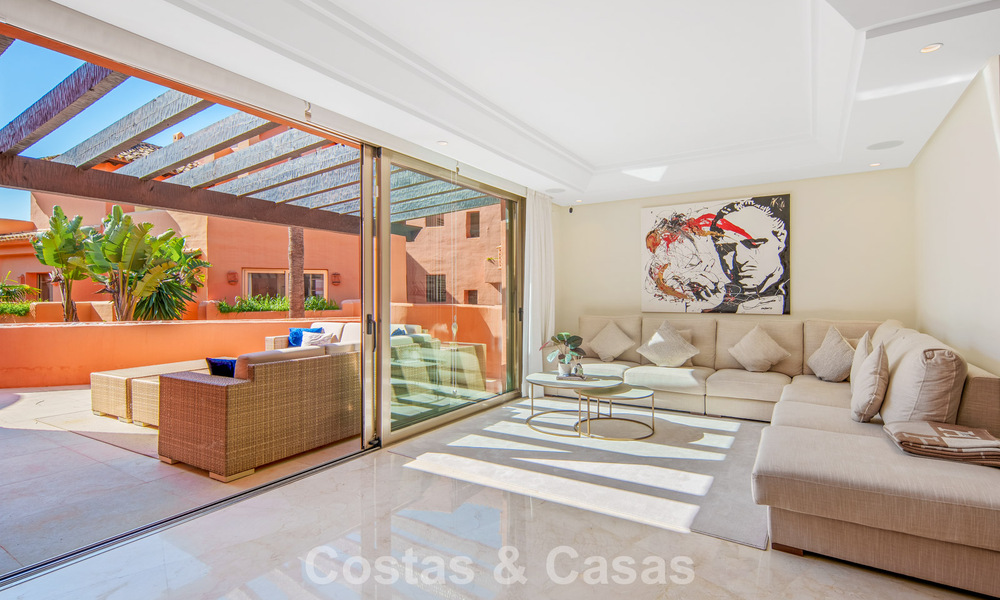 Eersteklas duplex penthouse te koop in een strandcomplex in Los Monteros, ten oosten van Marbella centrum 803202