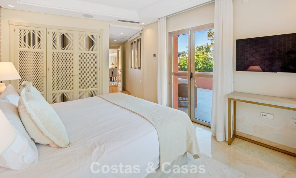 Eersteklas duplex penthouse te koop in een strandcomplex in Los Monteros, ten oosten van Marbella centrum 803209