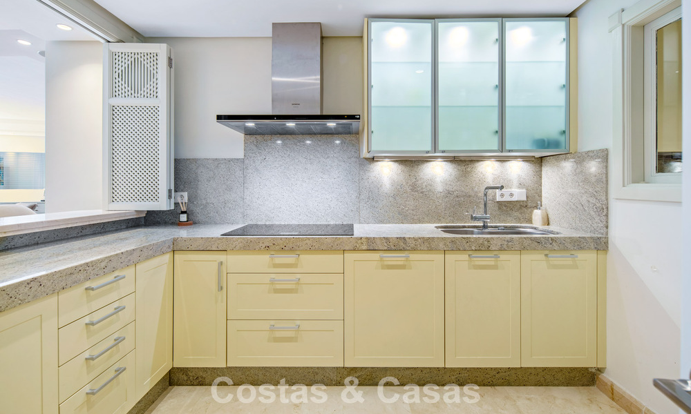 Eersteklas duplex penthouse te koop in een strandcomplex in Los Monteros, ten oosten van Marbella centrum 803216