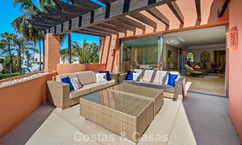 Eersteklas duplex penthouse te koop in een strandcomplex in Los Monteros, ten oosten van Marbella centrum 803220