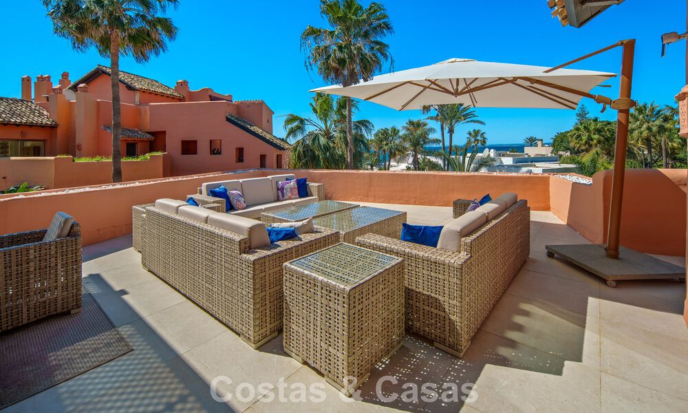 Eersteklas duplex penthouse te koop in een strandcomplex in Los Monteros, ten oosten van Marbella centrum 803234