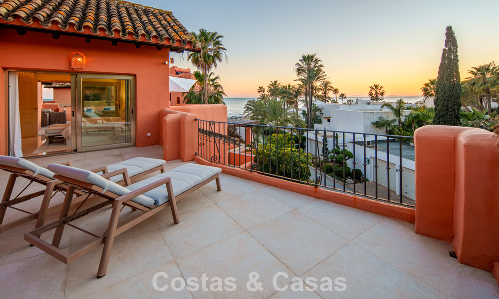 Eersteklas duplex penthouse te koop in een strandcomplex in Los Monteros, ten oosten van Marbella centrum 803242