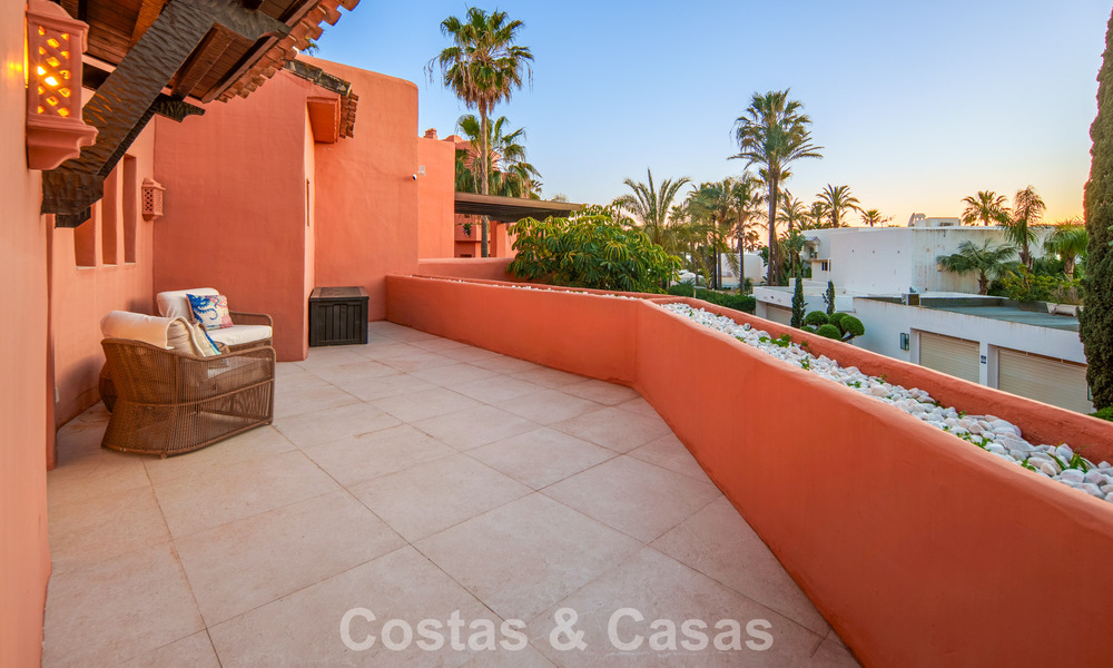 Eersteklas duplex penthouse te koop in een strandcomplex in Los Monteros, ten oosten van Marbella centrum 803246