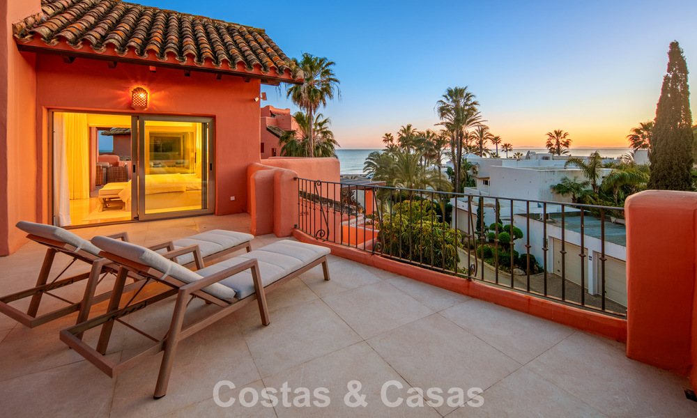 Eersteklas duplex penthouse te koop in een strandcomplex in Los Monteros, ten oosten van Marbella centrum 803250