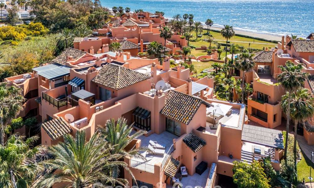 Eersteklas duplex penthouse te koop in een strandcomplex in Los Monteros, ten oosten van Marbella centrum 803256