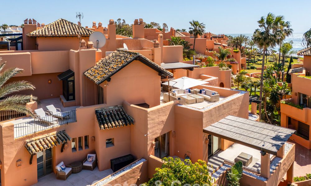 Eersteklas duplex penthouse te koop in een strandcomplex in Los Monteros, ten oosten van Marbella centrum 803258