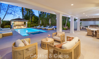 Luxueuze, mediterrane villa te koop, eerstelijnsgolf in een prestigieuze urbanisatie in Nueva Andalucia, Marbella 803262 