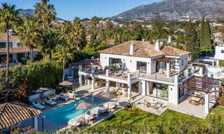 Luxueuze, mediterrane villa te koop, eerstelijnsgolf in een prestigieuze urbanisatie in Nueva Andalucia, Marbella 803268 