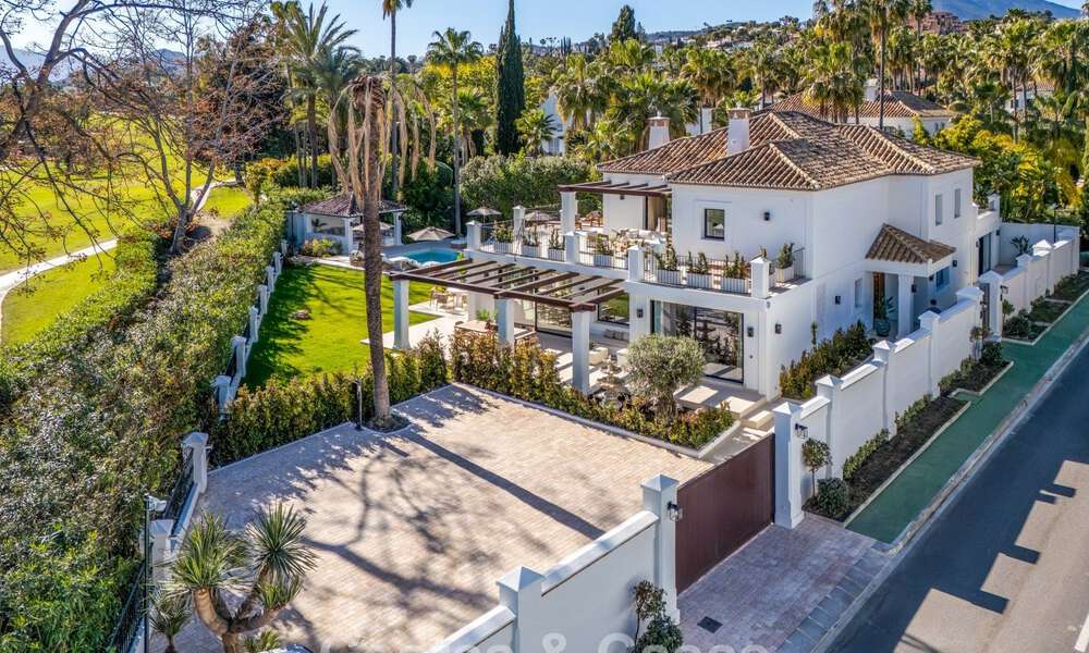 Luxueuze, mediterrane villa te koop, eerstelijnsgolf in een prestigieuze urbanisatie in Nueva Andalucia, Marbella 803271