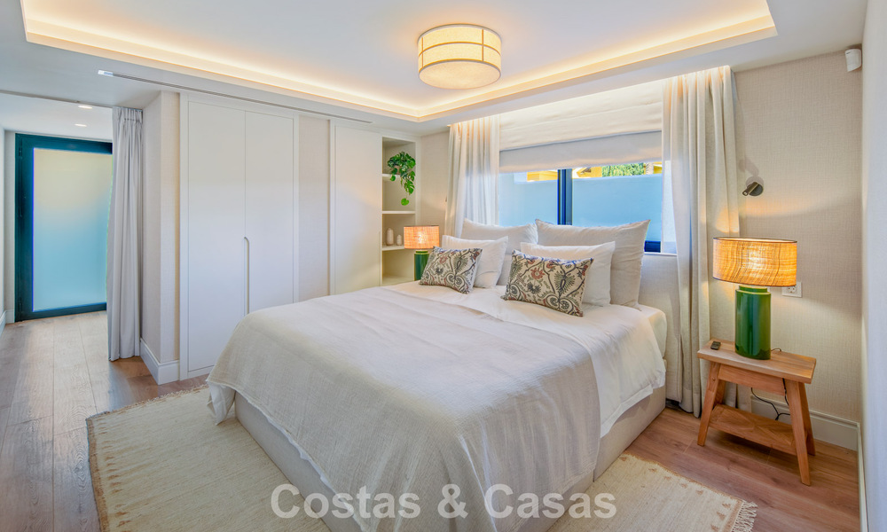 Luxueuze, mediterrane villa te koop, eerstelijnsgolf in een prestigieuze urbanisatie in Nueva Andalucia, Marbella 803274