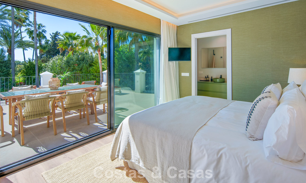 Luxueuze, mediterrane villa te koop, eerstelijnsgolf in een prestigieuze urbanisatie in Nueva Andalucia, Marbella 803277