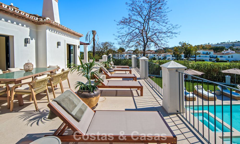 Luxueuze, mediterrane villa te koop, eerstelijnsgolf in een prestigieuze urbanisatie in Nueva Andalucia, Marbella 803282
