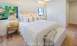 Luxueuze, mediterrane villa te koop, eerstelijnsgolf in een prestigieuze urbanisatie in Nueva Andalucia, Marbella 803285 