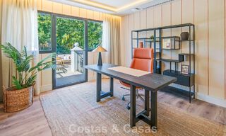 Luxueuze, mediterrane villa te koop, eerstelijnsgolf in een prestigieuze urbanisatie in Nueva Andalucia, Marbella 803288 