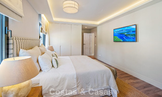 Luxueuze, mediterrane villa te koop, eerstelijnsgolf in een prestigieuze urbanisatie in Nueva Andalucia, Marbella 803289 