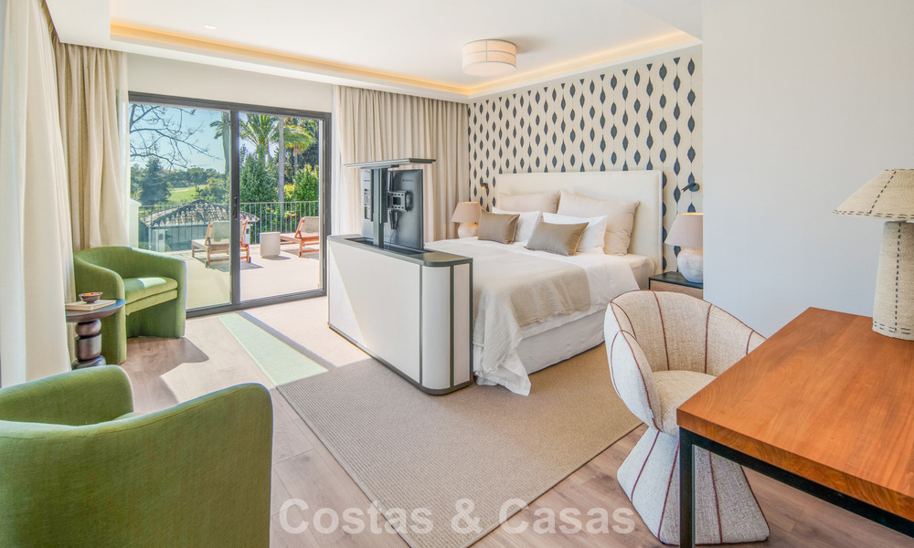 Luxueuze, mediterrane villa te koop, eerstelijnsgolf in een prestigieuze urbanisatie in Nueva Andalucia, Marbella 803295