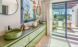 Luxueuze, mediterrane villa te koop, eerstelijnsgolf in een prestigieuze urbanisatie in Nueva Andalucia, Marbella 803297 