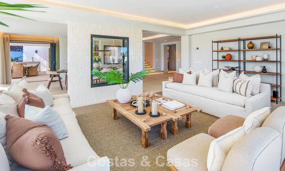 Luxueuze, mediterrane villa te koop, eerstelijnsgolf in een prestigieuze urbanisatie in Nueva Andalucia, Marbella 803300